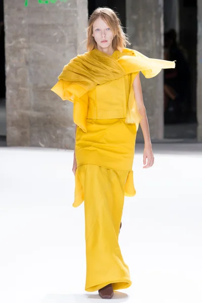 Look 18
